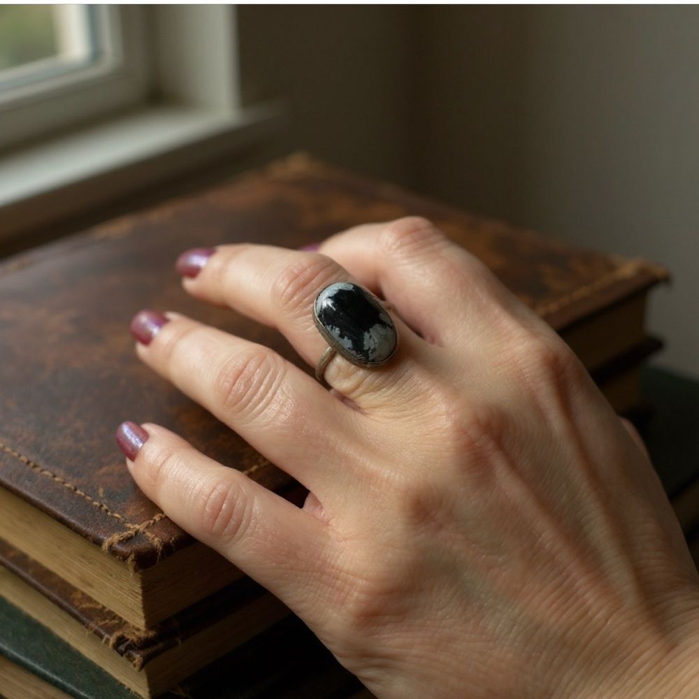 Black Oval Stone Sterling Silver Ring - Women's Fashion